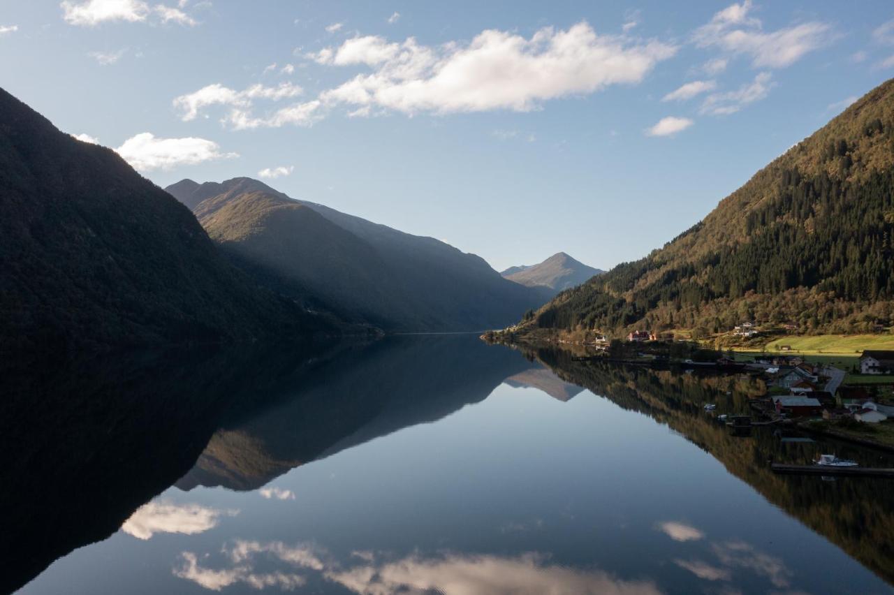 Fjaerland Fjordstove Hotell - Huseby Hotelldrift As Esterno foto