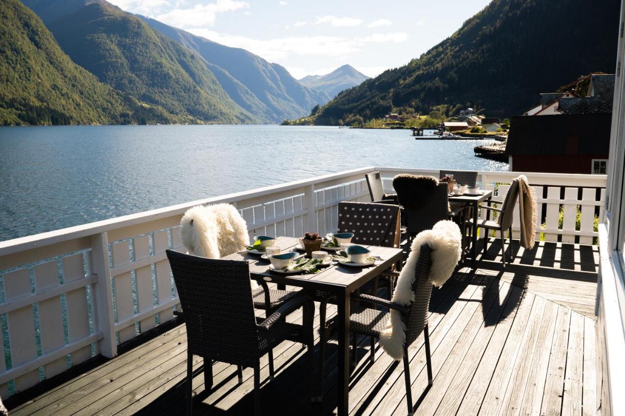 Fjaerland Fjordstove Hotell - Huseby Hotelldrift As Esterno foto