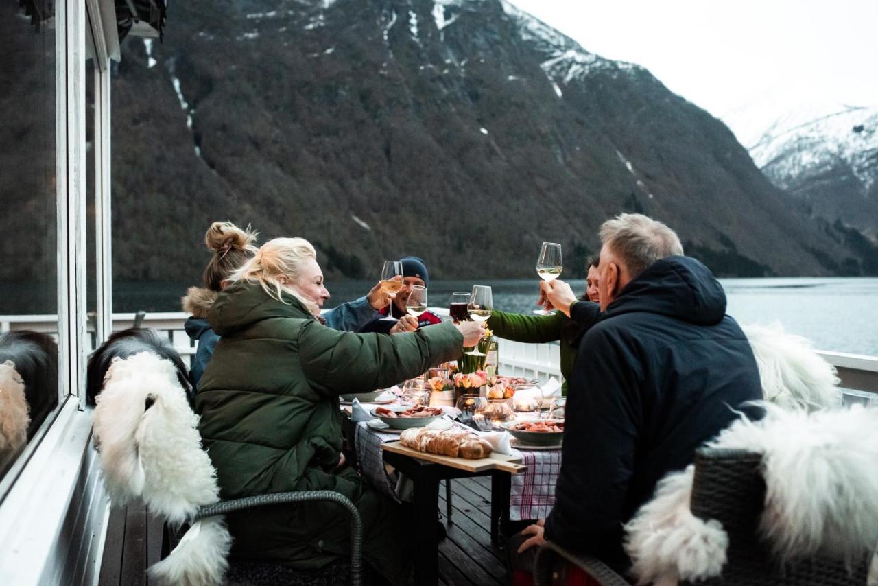 Fjaerland Fjordstove Hotell - Huseby Hotelldrift As Esterno foto