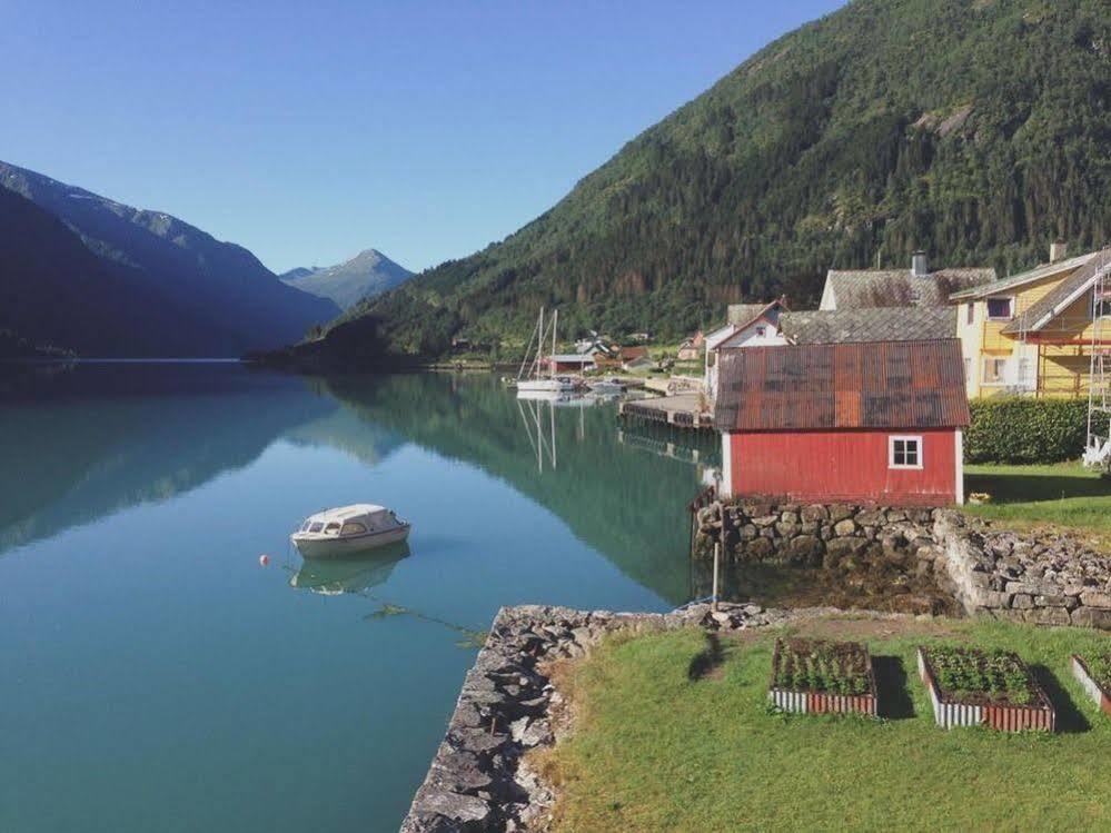 Fjaerland Fjordstove Hotell - Huseby Hotelldrift As Esterno foto